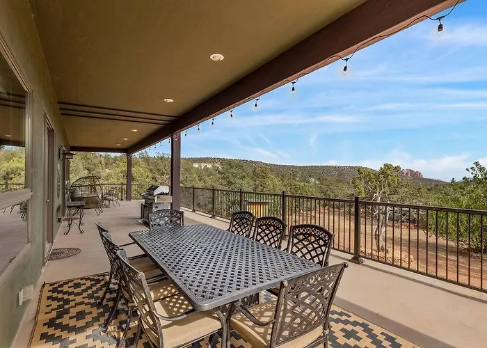 Close To Fresh Creek! Sleeps 12 ~ Amazing Views W/serene Open Space ~ Hot Tub + Game ~ Trails Outside *