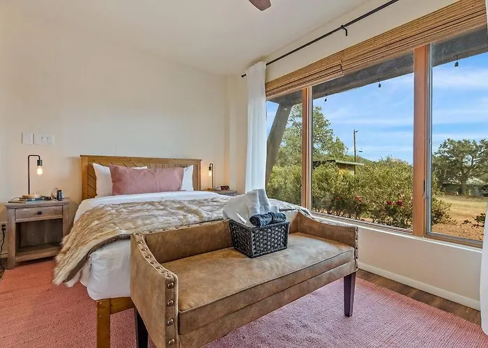 Holiday home Close To Fresh Creek! Sleeps 12 ~ Amazing Views W/serene Open Space ~ Hot Tub + Game ~ Trails Outside *
