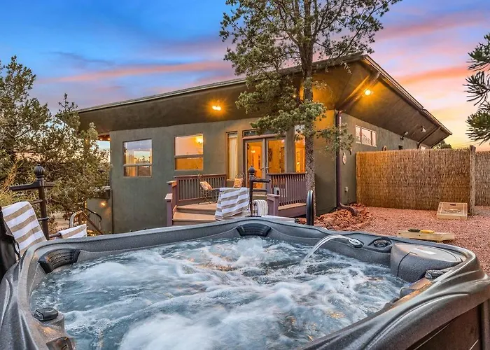 Holiday home Close To Fresh Creek! Sleeps 12 ~ Amazing Views W/serene Open Space ~ Hot Tub + Game ~ Trails Outside Sedona