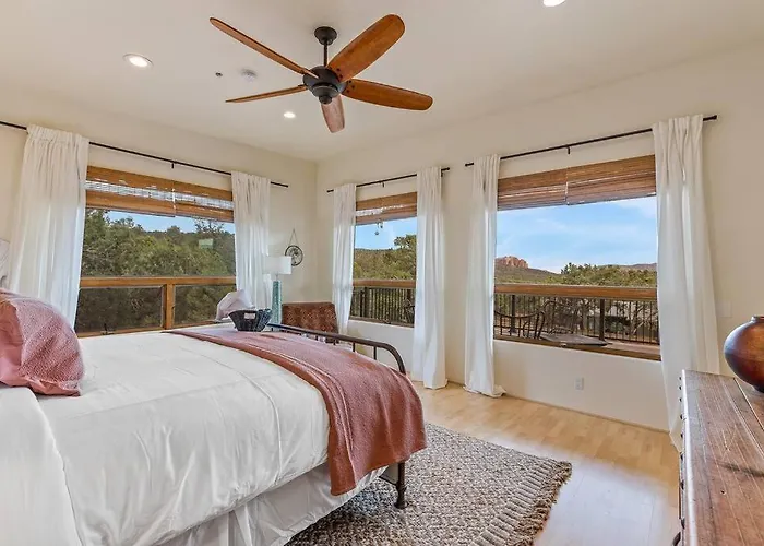Close To Fresh Creek! Sleeps 12 ~ Amazing Views W/serene Open Space ~ Hot Tub + Game ~ Trails Outside Sedona