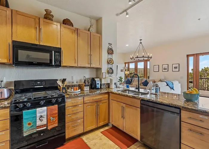 Close To Fresh Creek! Sleeps 12 ~ Amazing Views W/serene Open Space ~ Hot Tub + Game ~ Trails Outside *
