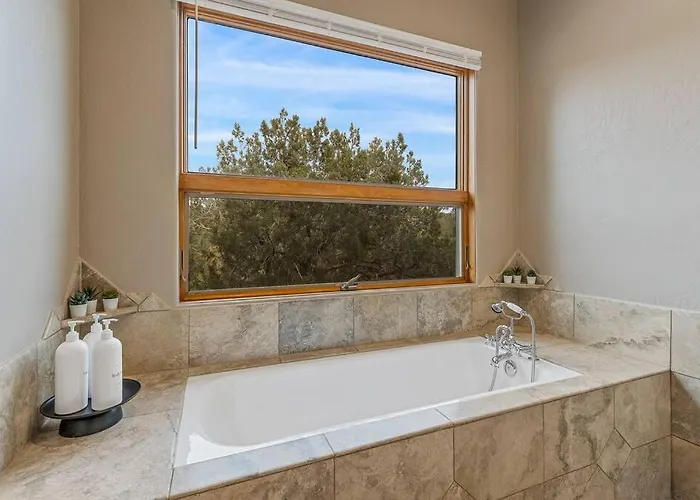 Close To Fresh Creek! Sleeps 12 ~ Amazing Views W/serene Open Space ~ Hot Tub + Game ~ Trails Outside * Sedona