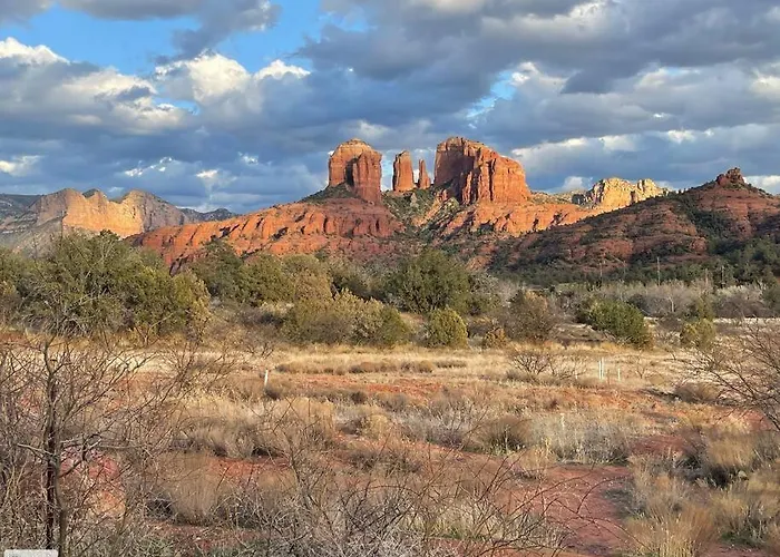 Close To Fresh Creek! Sleeps 12 ~ Amazing Views W/serene Open Space ~ Hot Tub + Game ~ Trails Outside