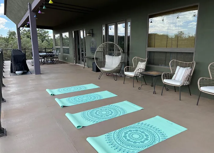 Close To Fresh Creek! Sleeps 12 ~ Amazing Views W/serene Open Space ~ Hot Tub + Game ~ Trails Outside