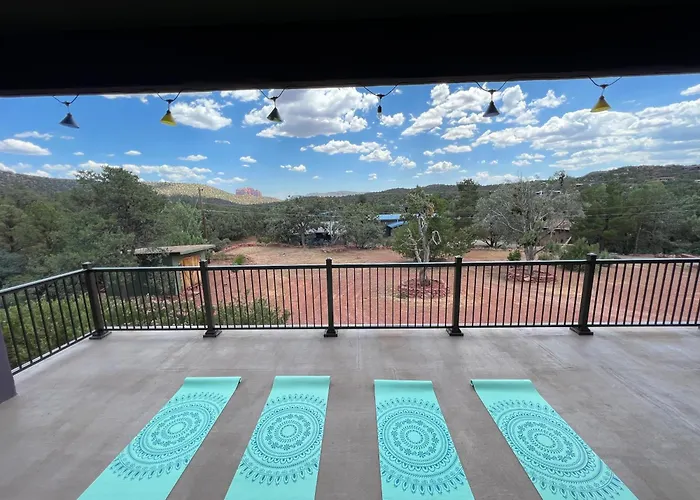 Close To Fresh Creek! Sleeps 12 ~ Amazing Views W/serene Open Space ~ Hot Tub + Game ~ Trails Outside Sedona